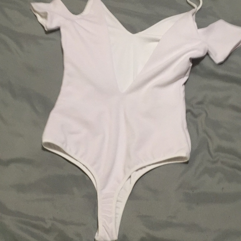 Bebe white cut-out sleeve bodysuit.